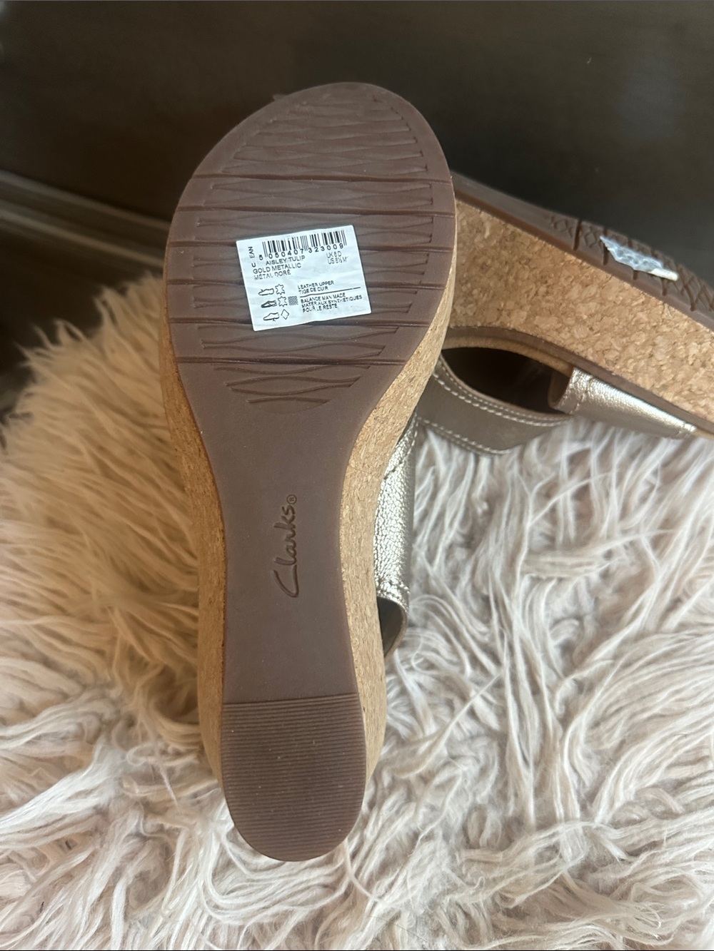 Metallic Gold Women's Slingback Sandals - Comfortable Cross-Strap Design - Picture 4 of 7